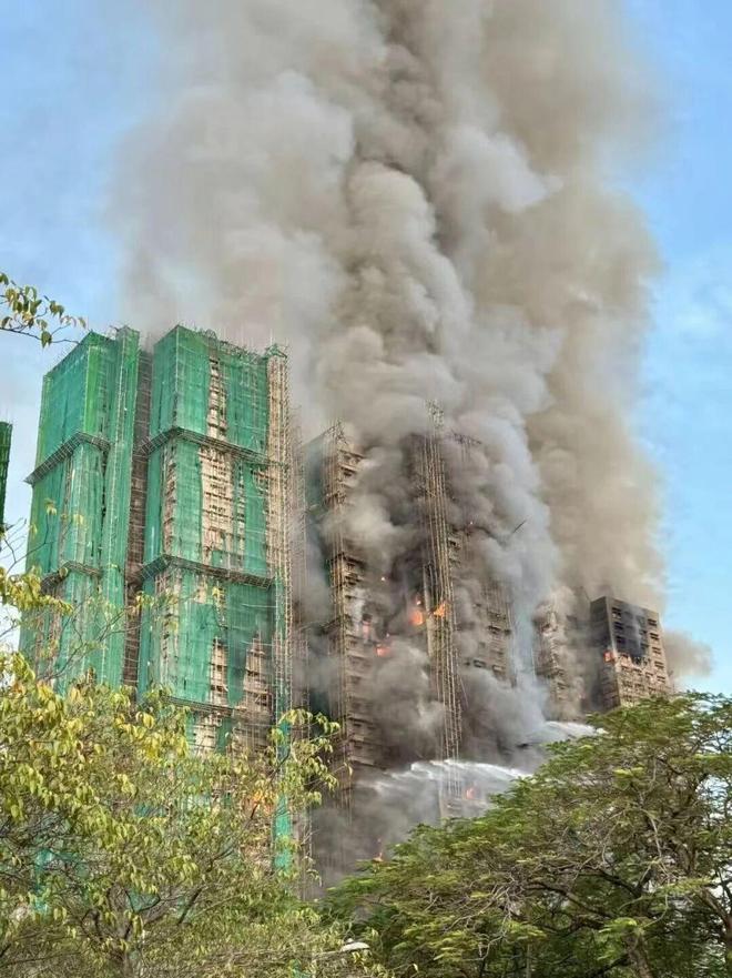 香港致命大火之前小区卷入33亿公修纠纷